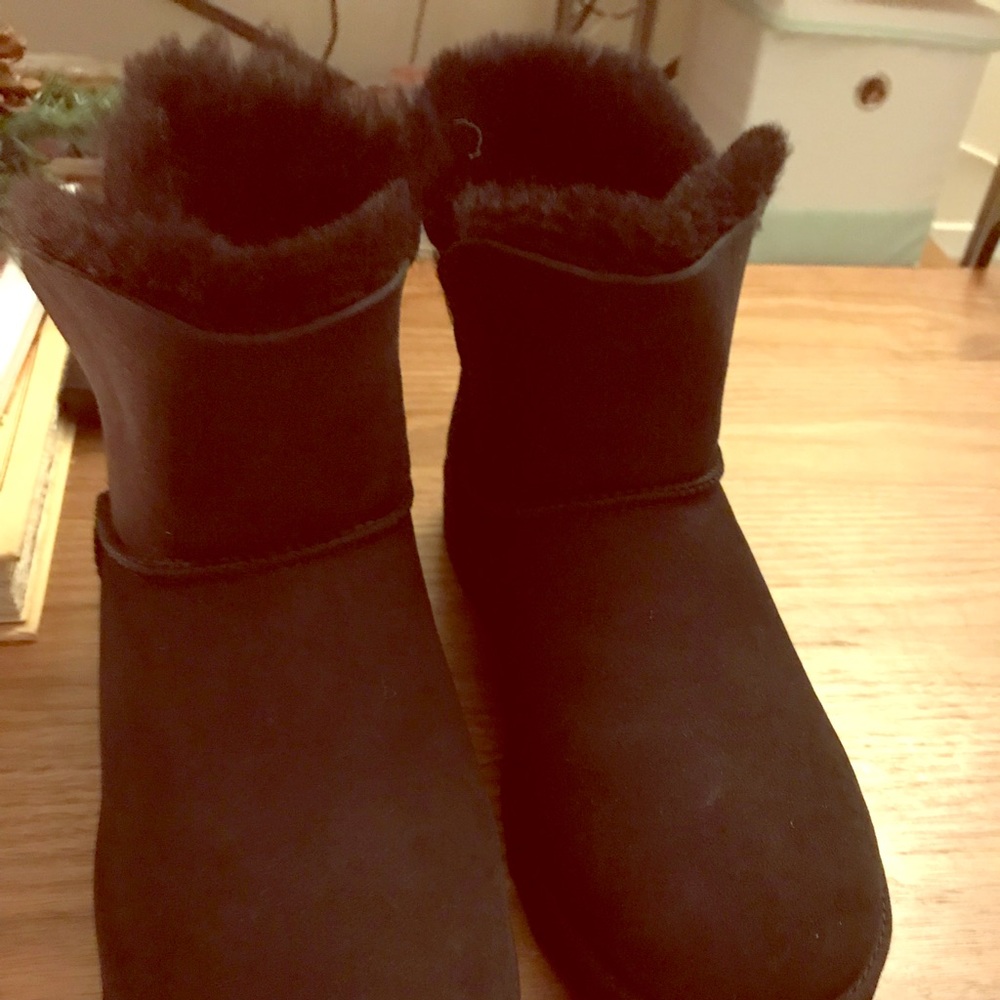 Ugg Classic Cuff Mini 9.5- Never worn, brand new